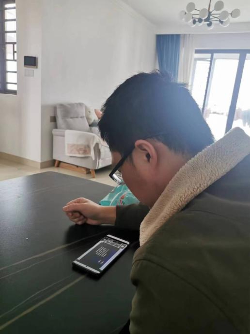 兔子先生
遵义附属学校